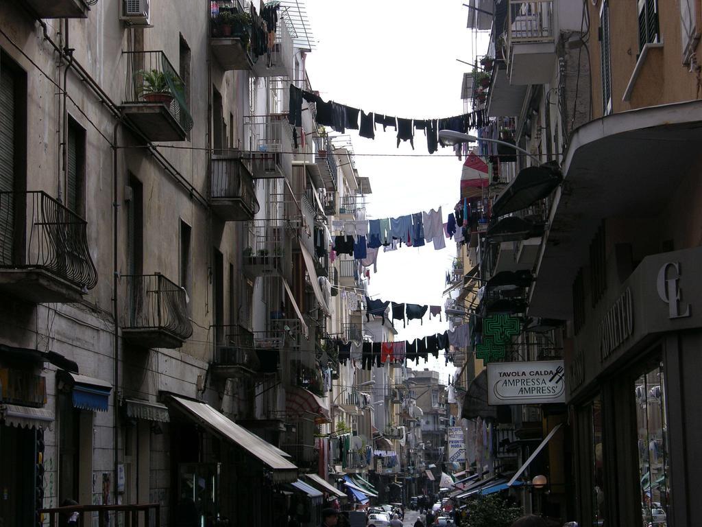 Monolocale Nel Cuore Di Napoli Ruang foto